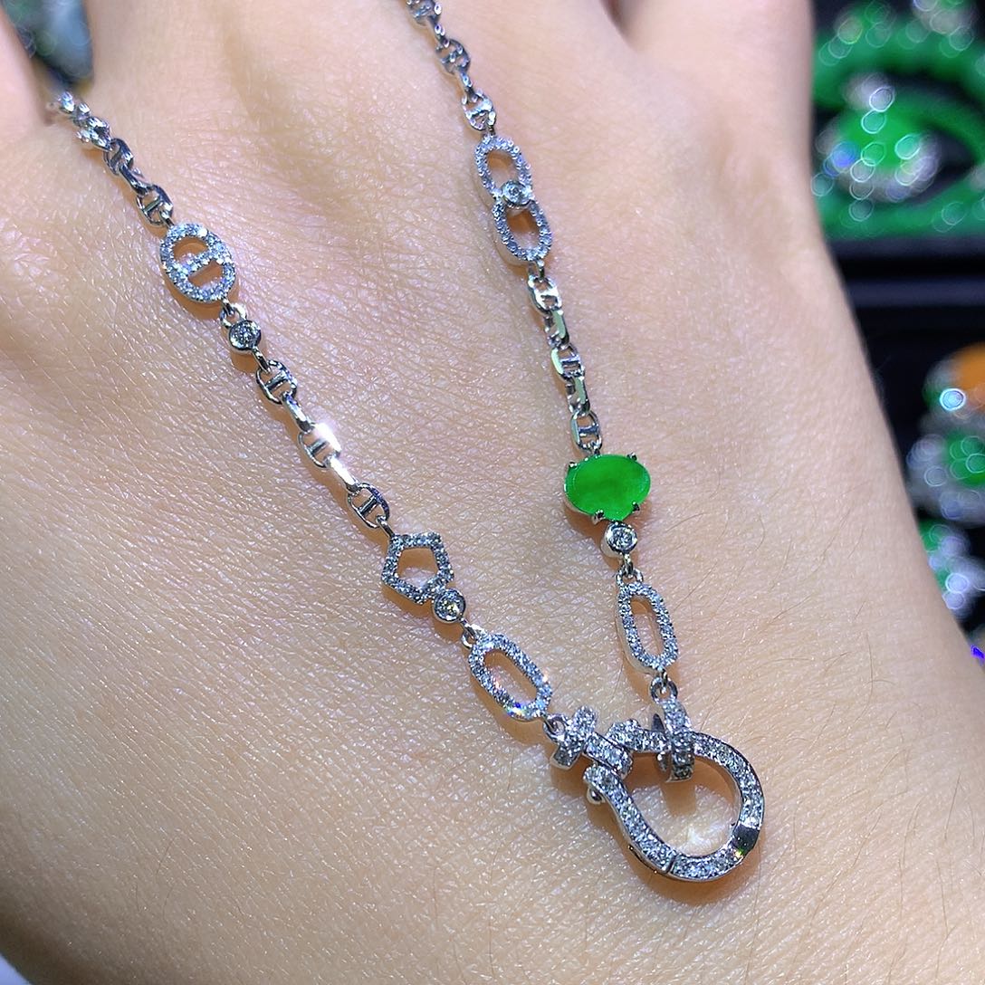 翡翠18K金镶嵌颈饰高冰满绿万能链