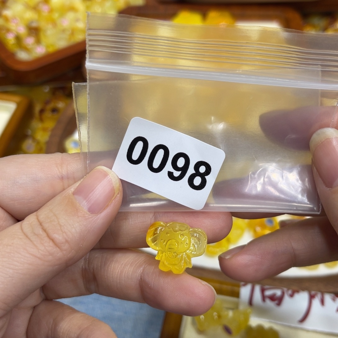 琥珀珠宝奇石未镶嵌