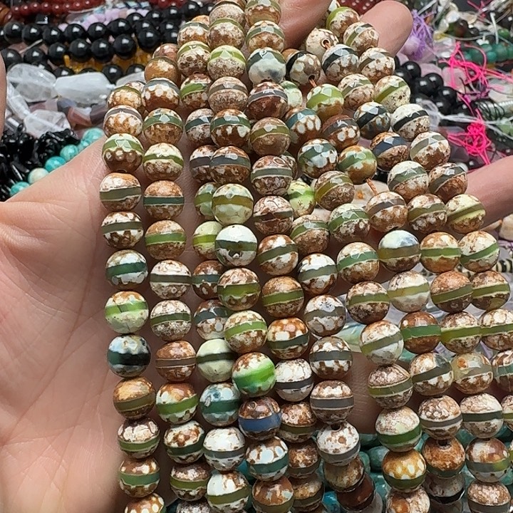 玛瑙/玉髓未镶嵌珠宝半成品一条10mm绿一线