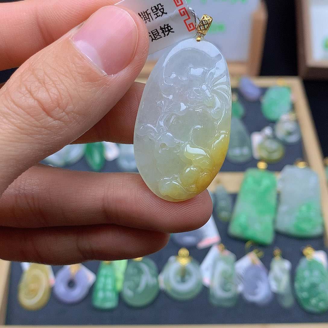 翡翠颈饰18K金镶嵌翡翠