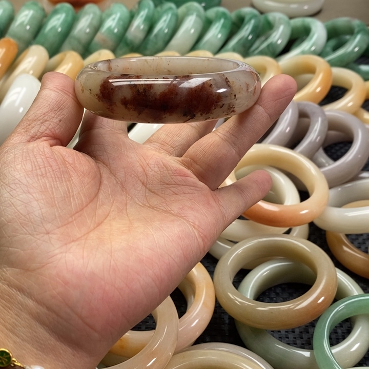 *****石英质玉未镶嵌手镯