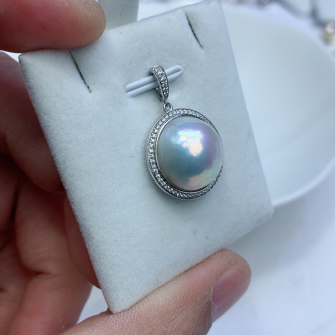 拼合珍珠（马贝珠）颈饰18K金镶嵌