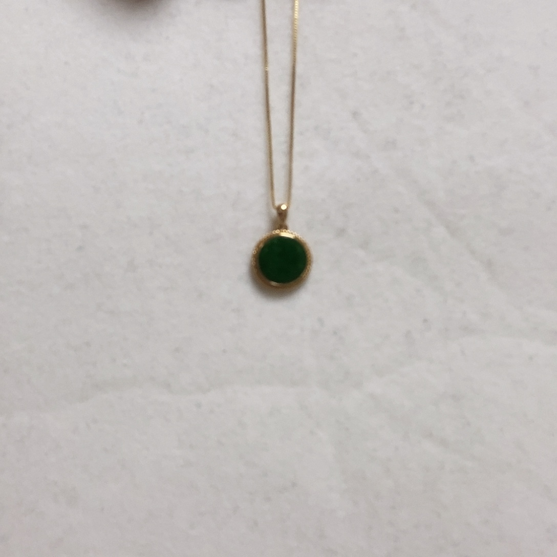 翡翠颈饰18K金镶嵌简单