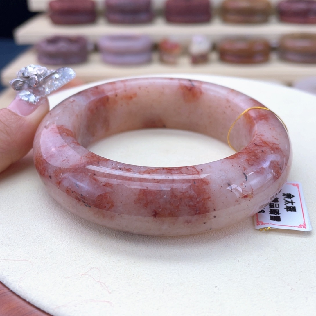 娃***儿石英岩玉手镯未镶嵌