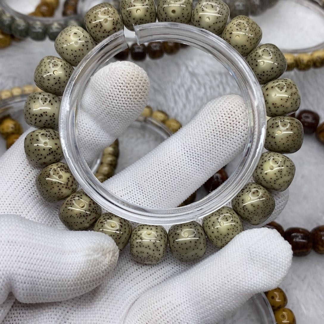 星月菩提吊坠小****）石玉料