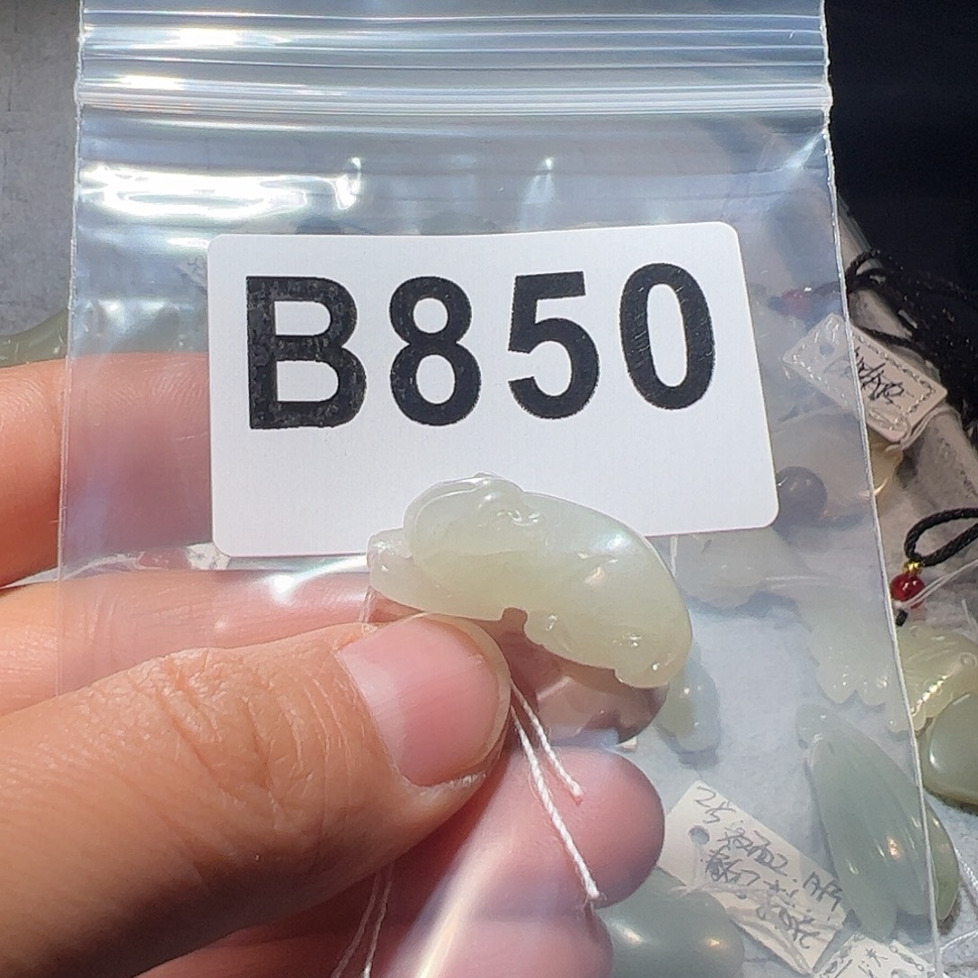 陈***@和田玉未镶嵌颈饰