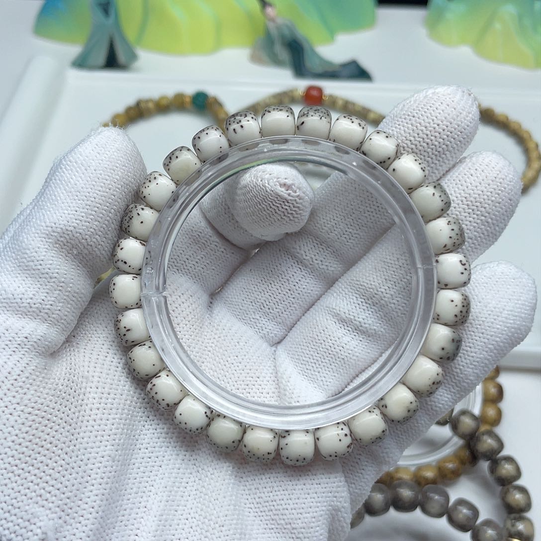 星月菩提手串19。8/7灰绿背河豚