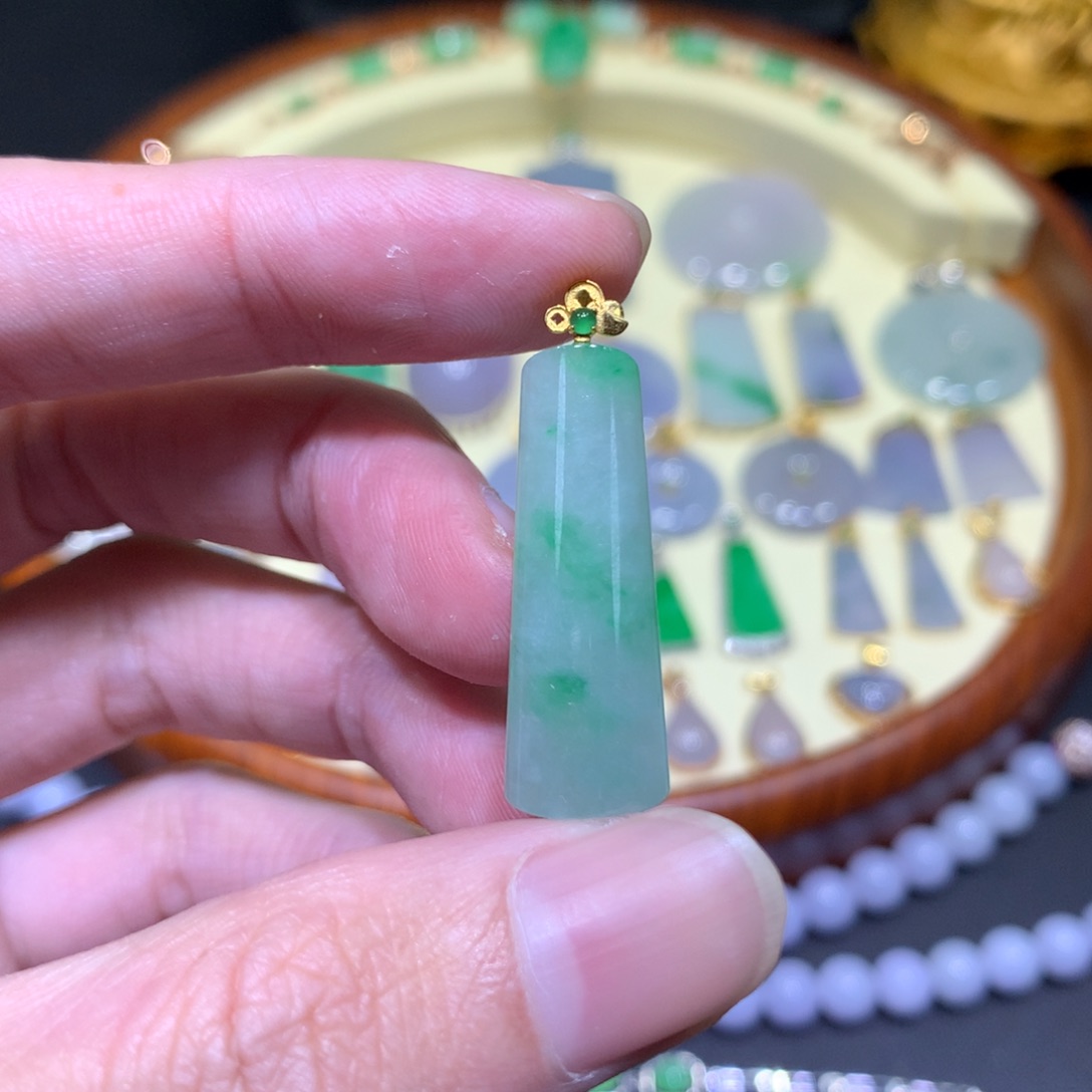 翡翠吊坠(不含链)18K金镶嵌