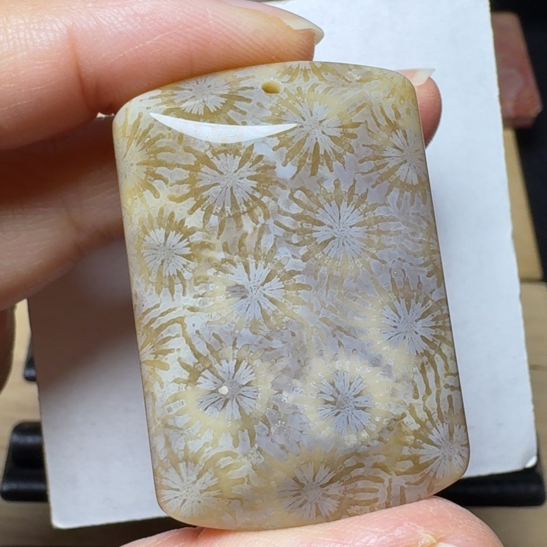 硅化玉黄绿色美花未镶嵌