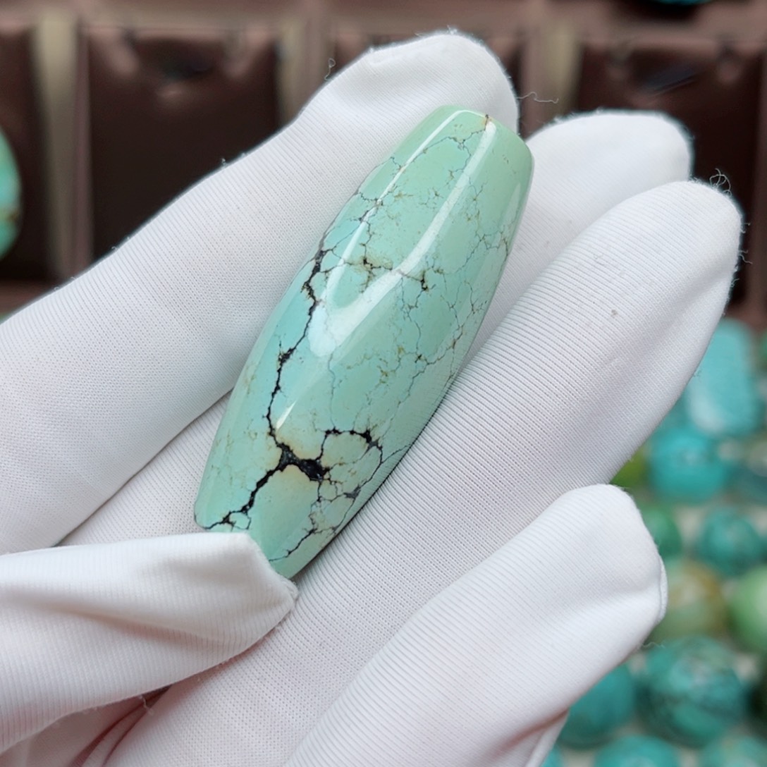 布***恩绿松石未镶嵌纯天然原矿绿松石