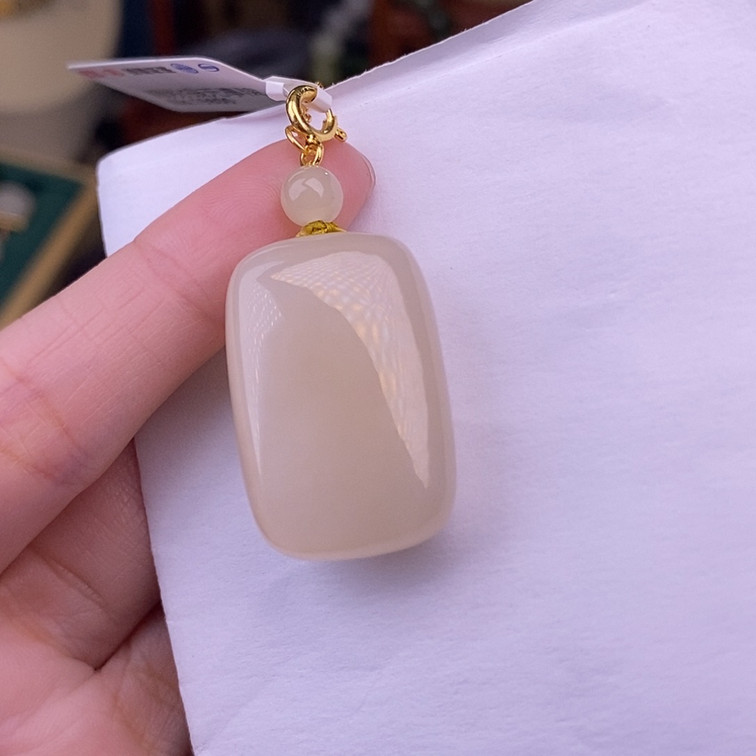 和田玉熟藕粉浓色老料无事牌清货价未镶嵌