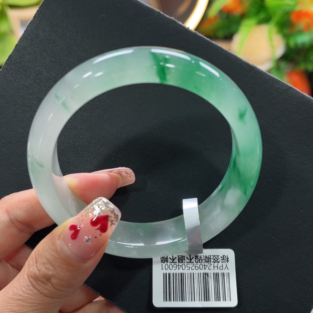 石英质玉手镯未镶嵌阿*。➕周周58.3