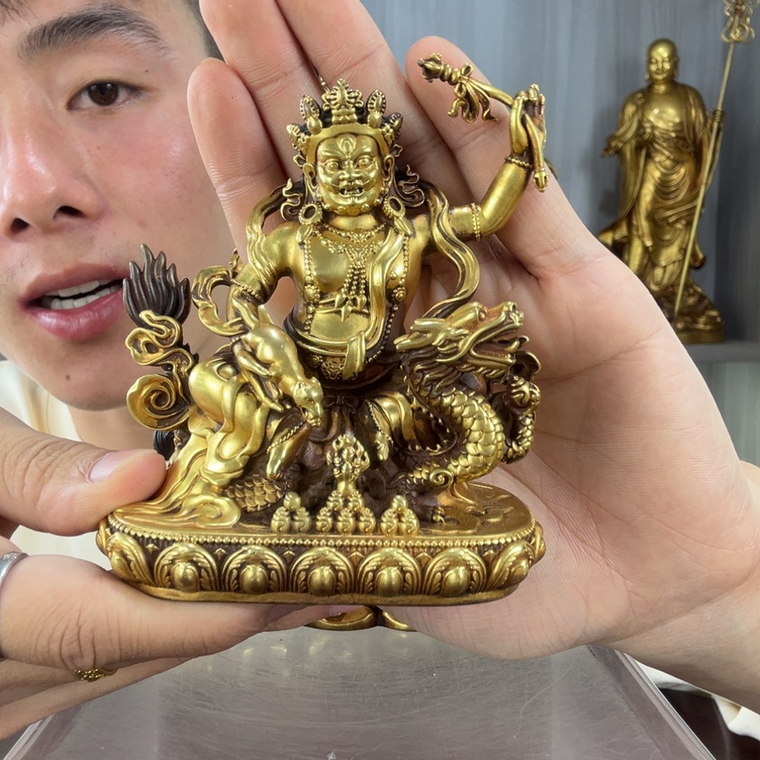 深***女的造型和造型都很精美