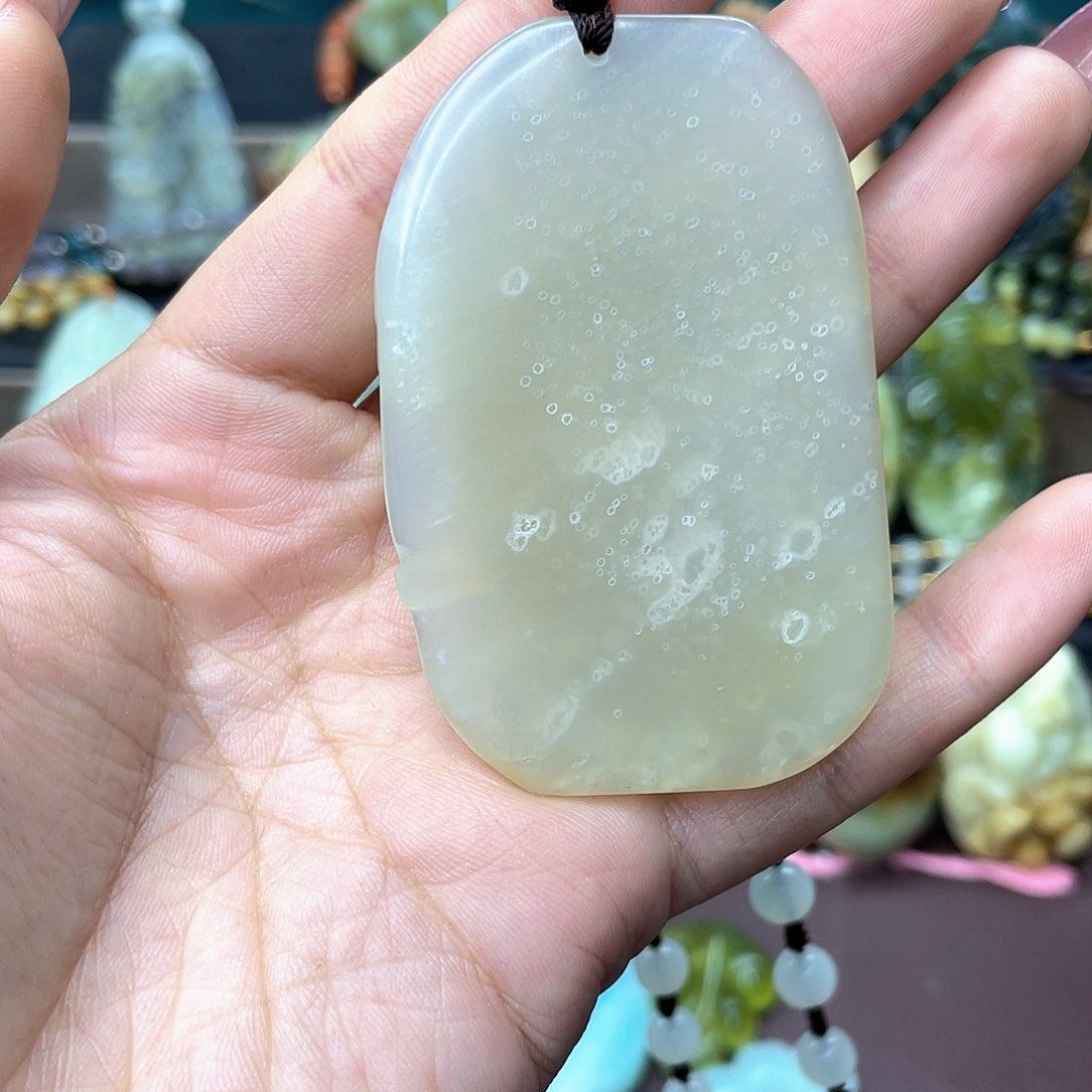 蛇纹石玉挂件未镶嵌