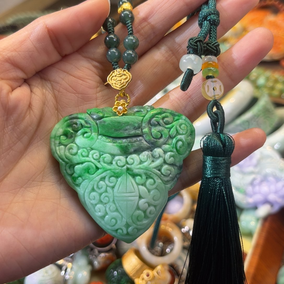 翡翠颈饰未镶嵌待编款