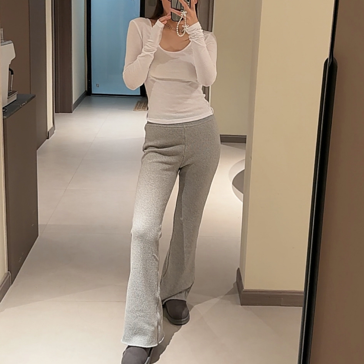 Amarilli 小众设计羊毛肌理感加绒提臀喇叭卫裤