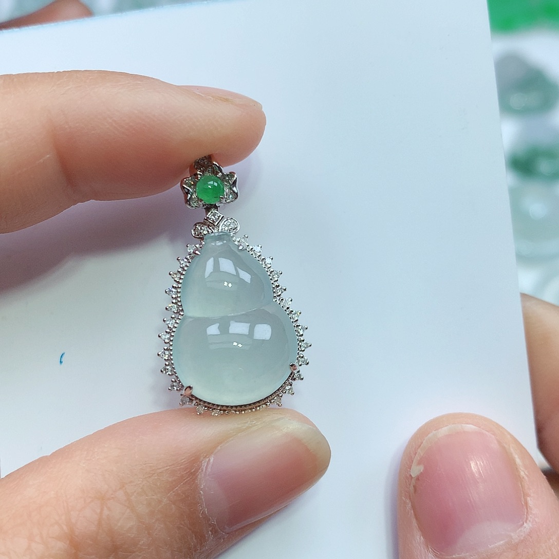 翡翠颈饰18K金镶嵌葫芦