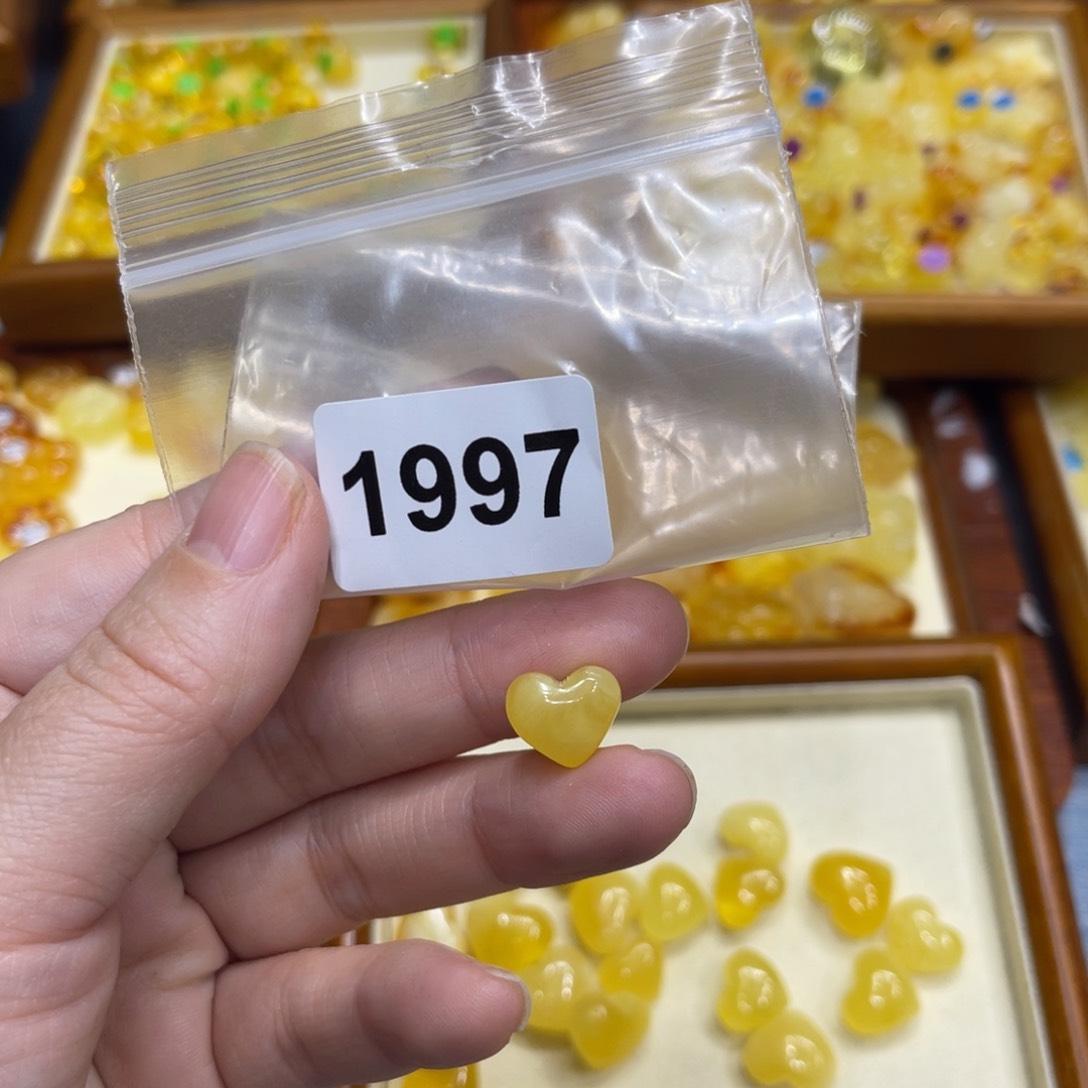 琥珀珠宝奇石未镶嵌