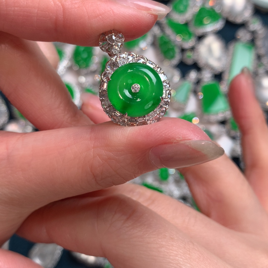 翡翠颈饰18K金镶嵌贝***～平安扣