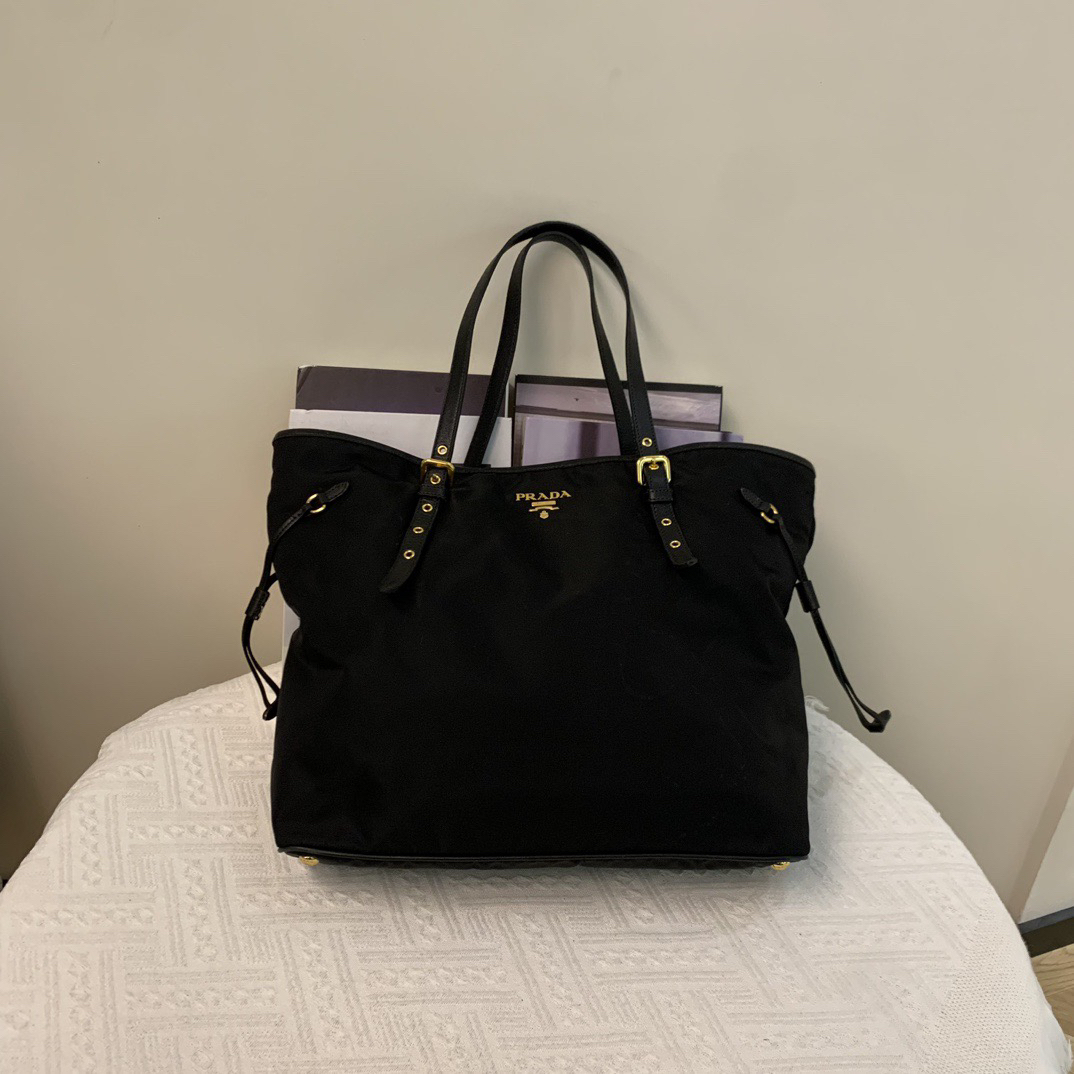 99新 Prada/普拉达 黑色降落伞 tote单肩包