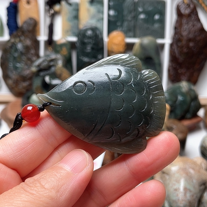 未镶嵌岫岩老玉（透闪石质玉）挂件