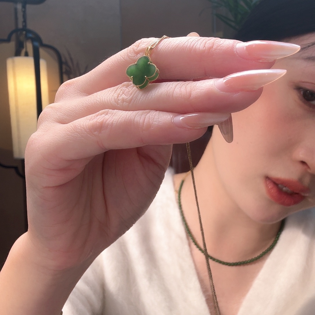 和田玉颈饰18K金镶嵌