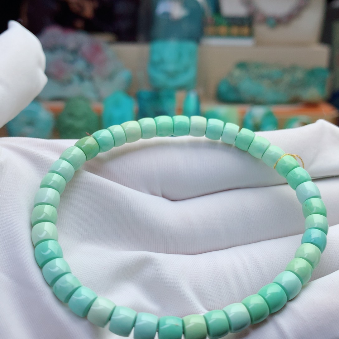 绿松石颈饰未镶嵌