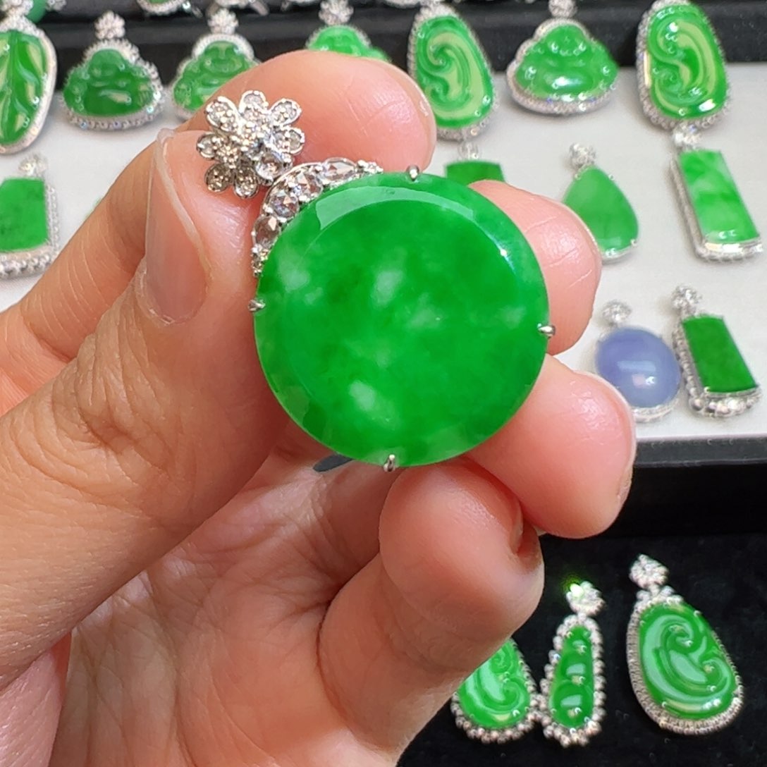 翡翠吊坠(不含链)18K金镶嵌