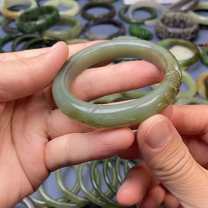 和田玉（糖玉）未镶嵌手镯001，圈口55.5mm莲花镯