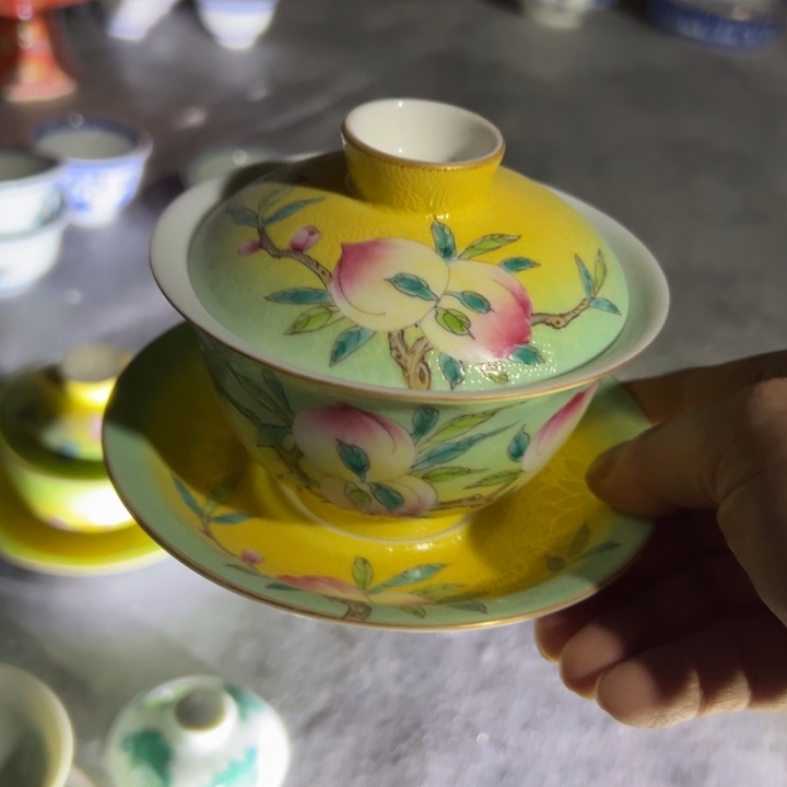 鼎***轩手绘粉彩扒花桃子盖碗