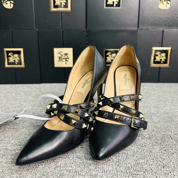 95新 Valentino/华伦天奴 缠绕铆钉高跟鞋36码ysc4153