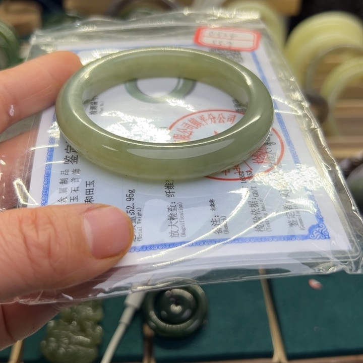 和田玉手镯未镶嵌55.9圈围0324