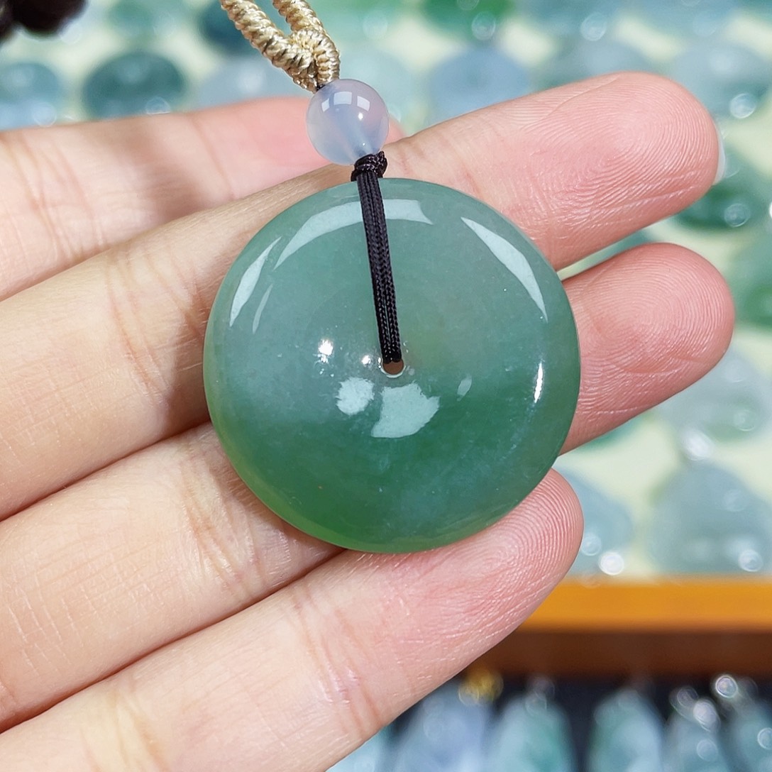 翡翠颈饰未镶嵌吊坠