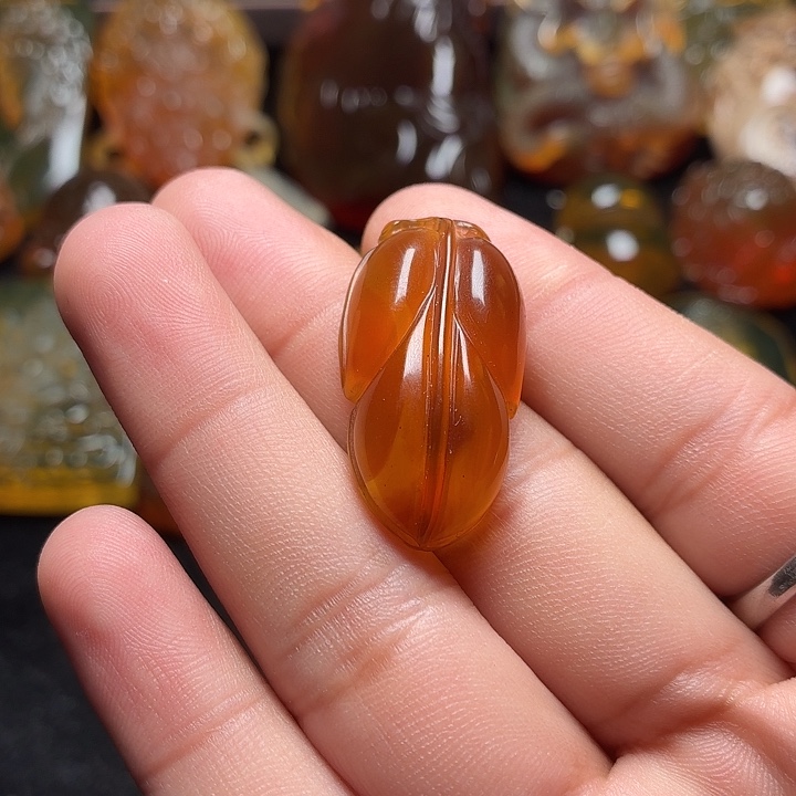 琥珀未镶嵌颈饰88