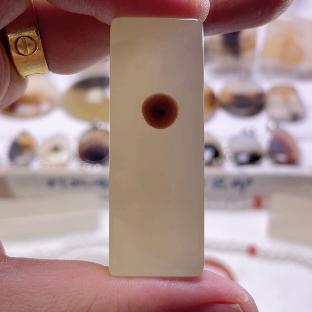 玛瑙/玉髓颈饰未镶嵌赵**.