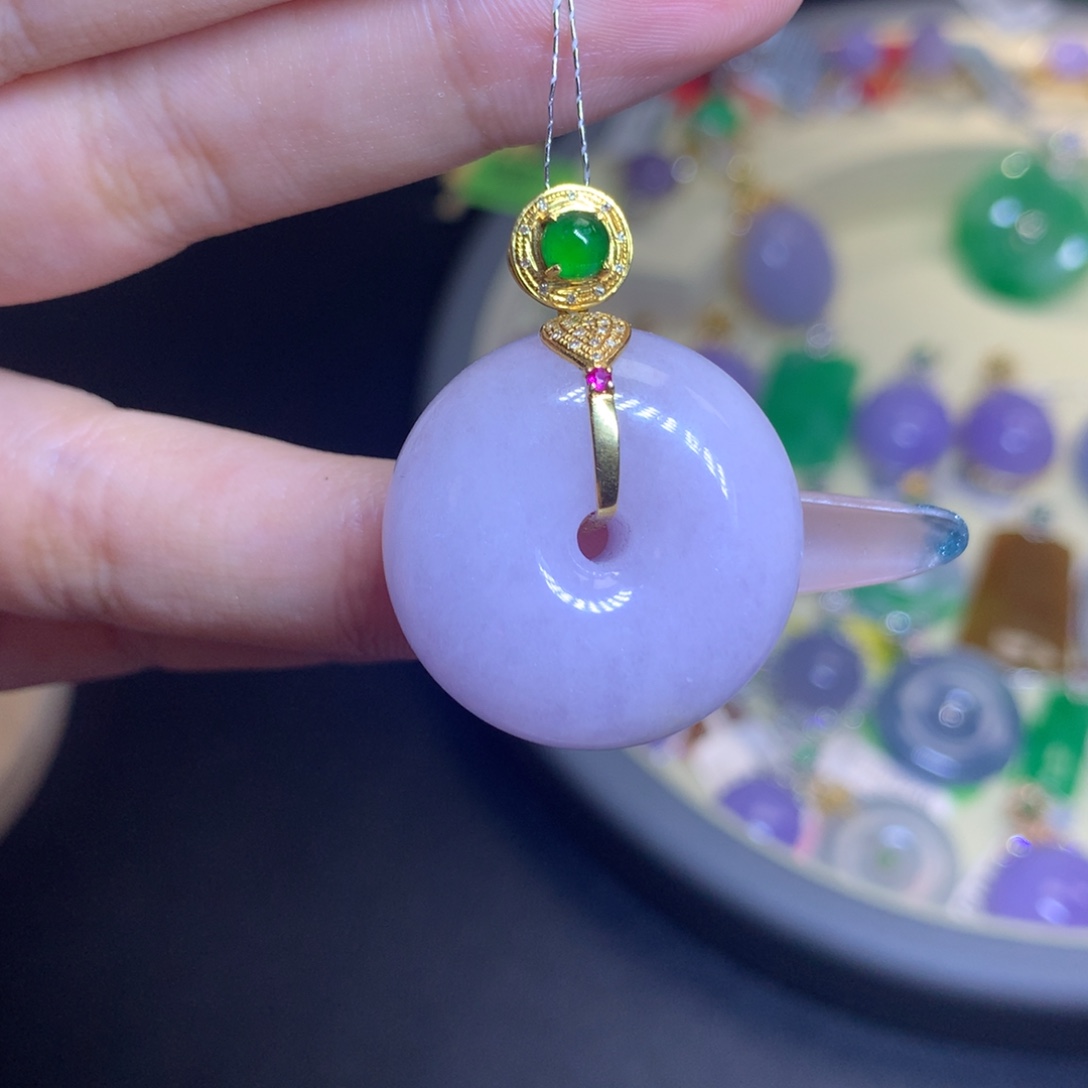 翡翠18K金镶嵌颈饰