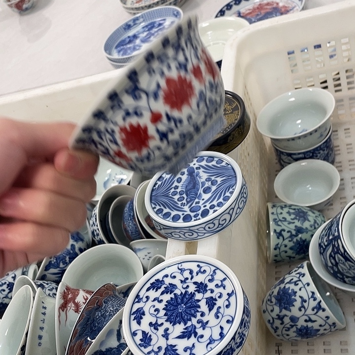 陶摆件景德镇缠枝莲釉里红压手杯jjj