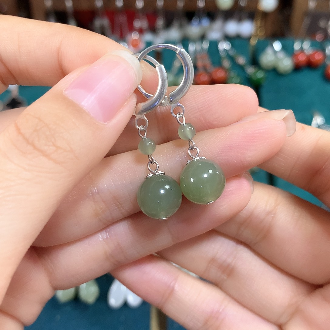 和田玉耳饰银S925镶嵌妙*宁卡10左右