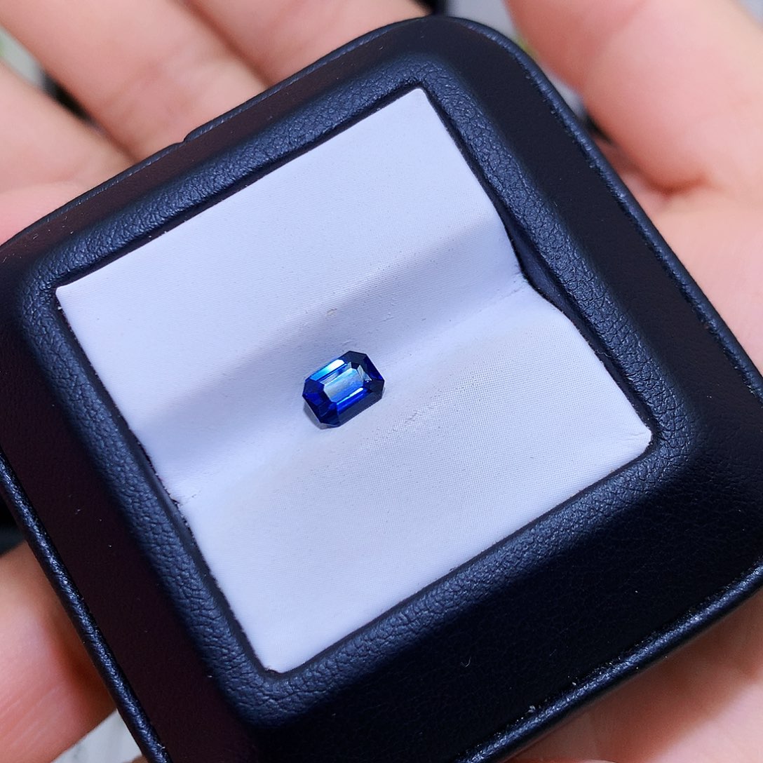 蓝宝石裸石未镶嵌1.06克拉