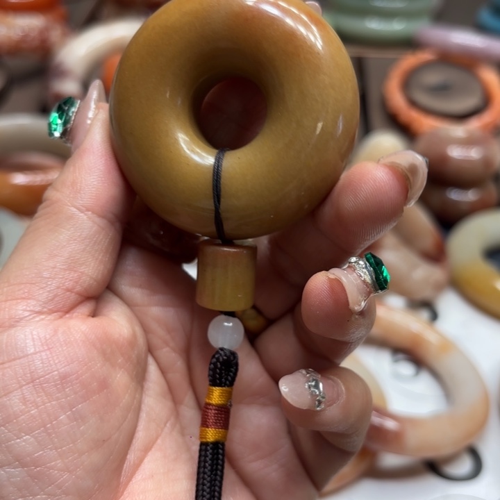 石英岩玉合金颈饰