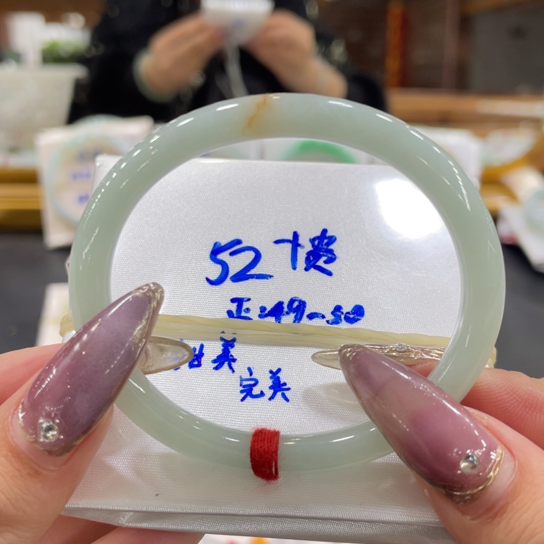 翡翠手镯未镶嵌翡翠