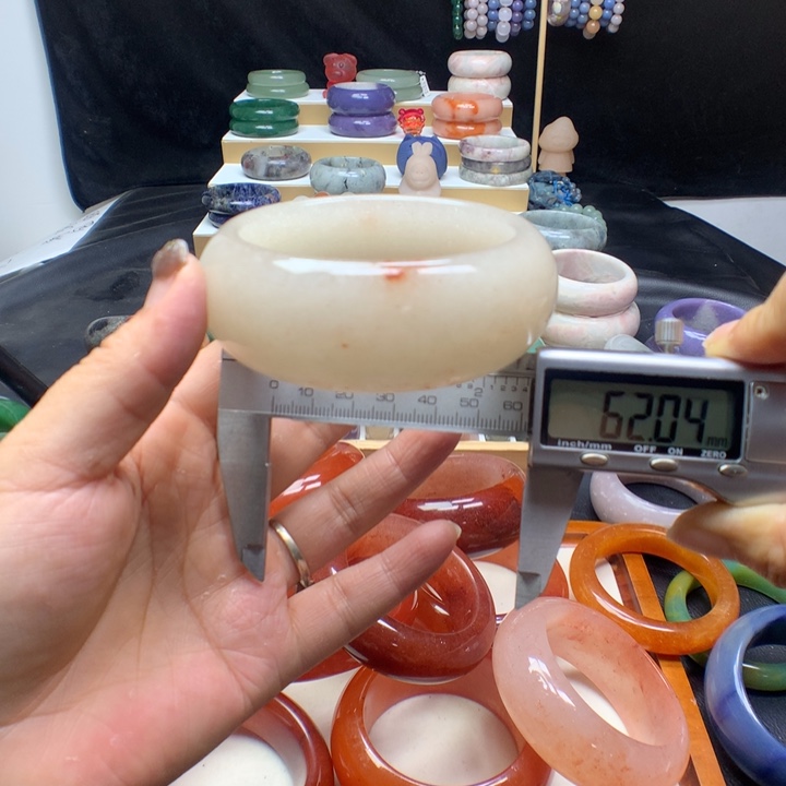 未镶嵌手镯石英质玉