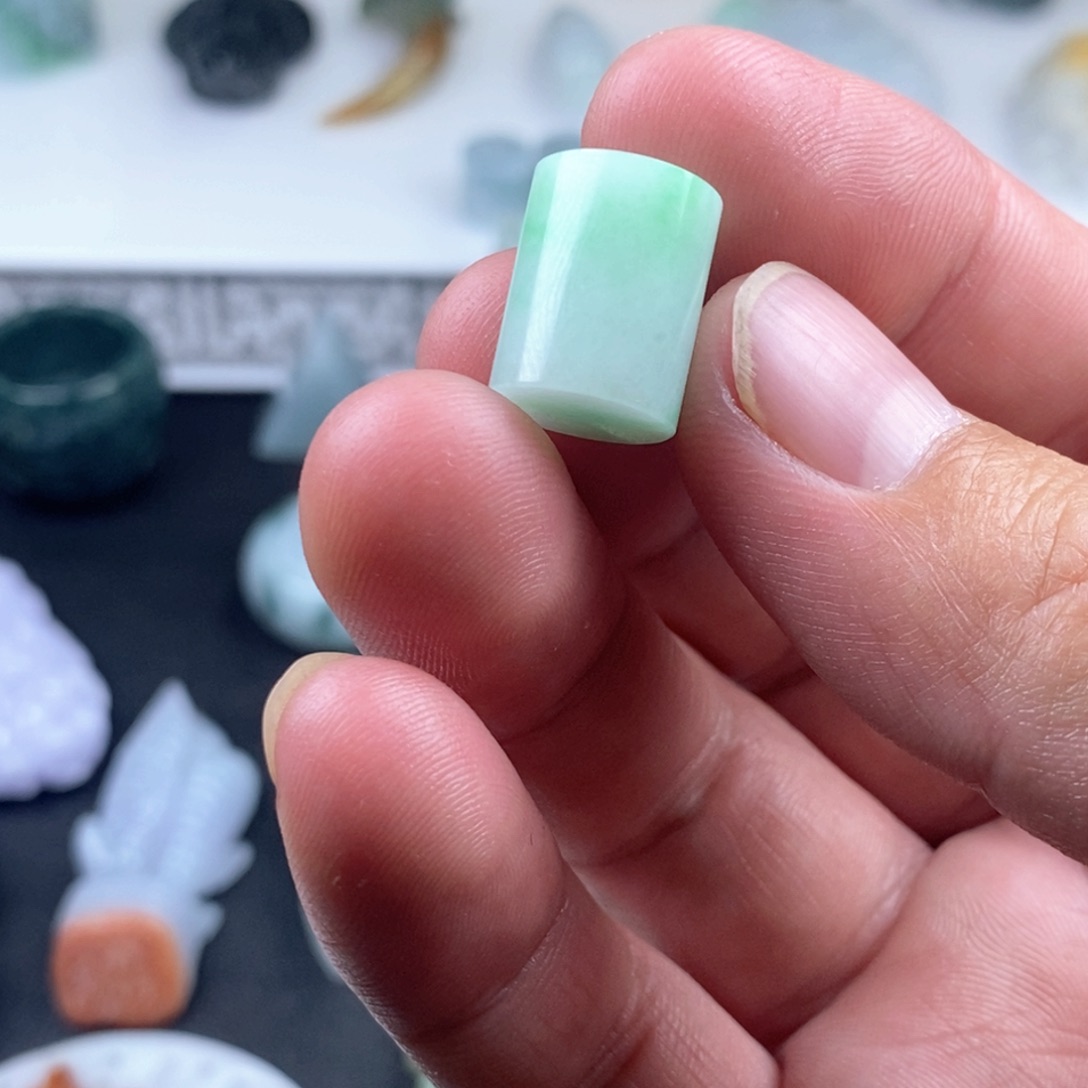 梦***4翡翠未镶嵌颈饰天然翡翠