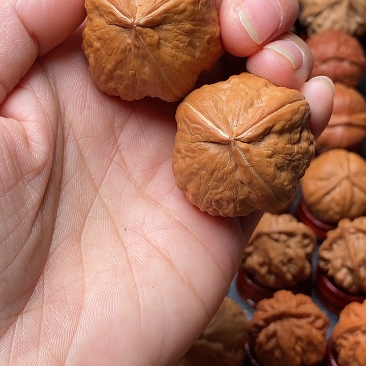 文玩核桃吊坠三棱