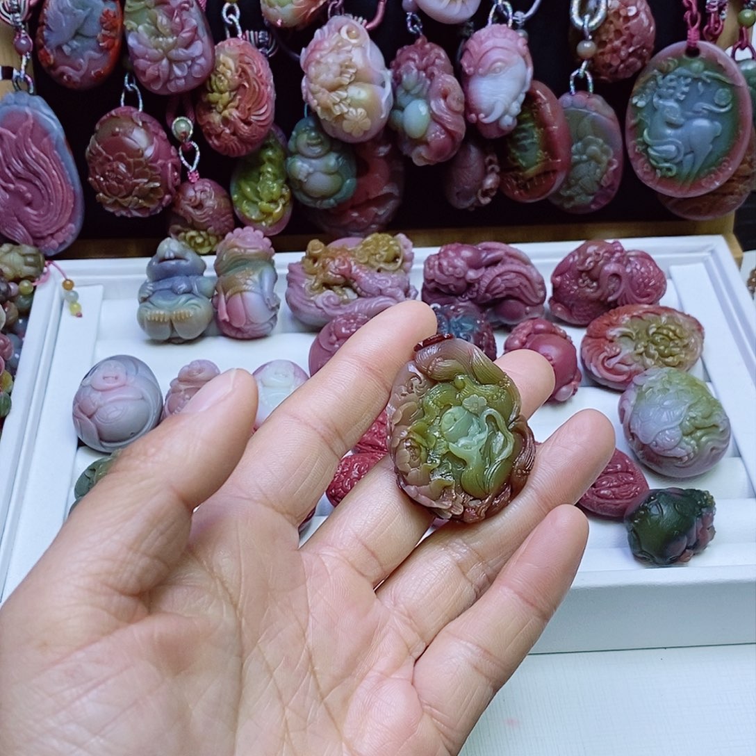 玛瑙/玉髓盐源玛瑙吊坠未镶嵌