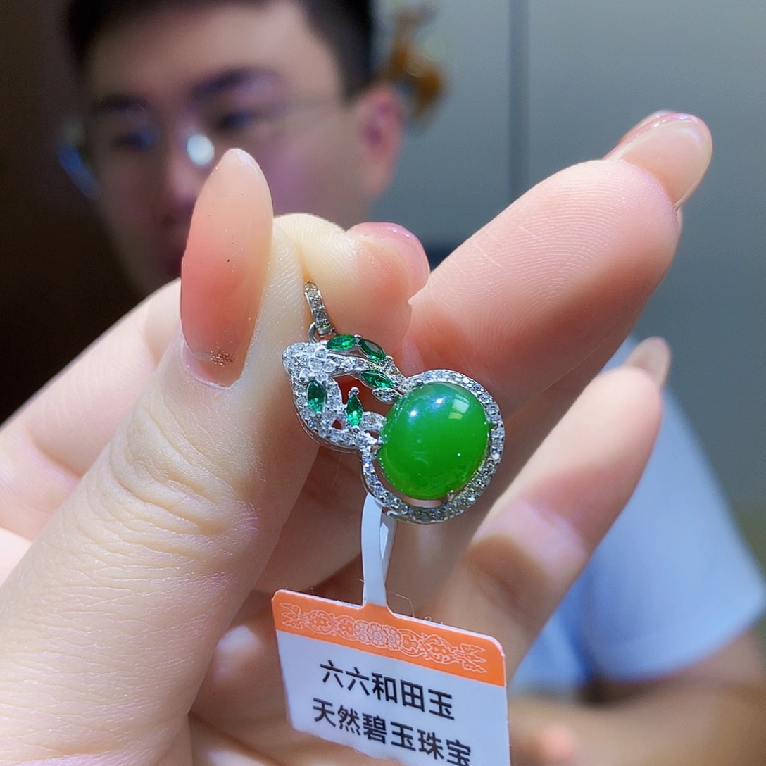 颈饰银S925镀金镶嵌和田玉（碧玉）