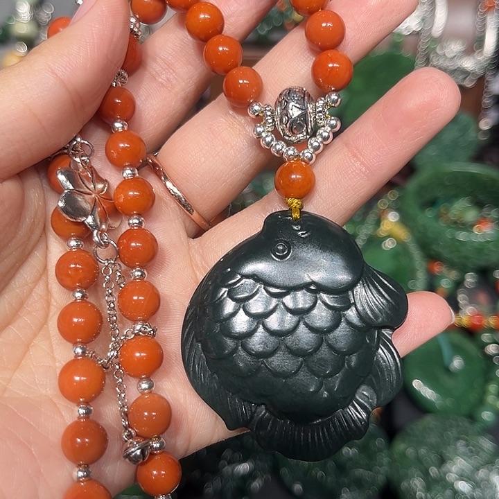 颈饰未镶嵌和田玉