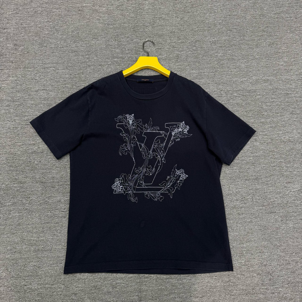 95新 LouisVuitton/路易威登 藤蔓刺绣短袖/XL码/特价