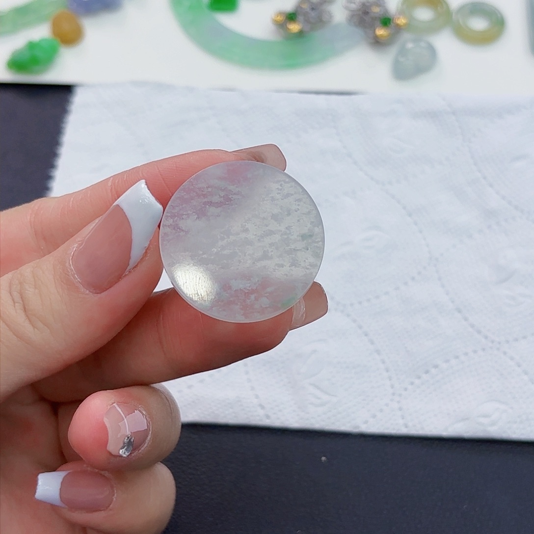 翡翠颈饰未镶嵌无事牌