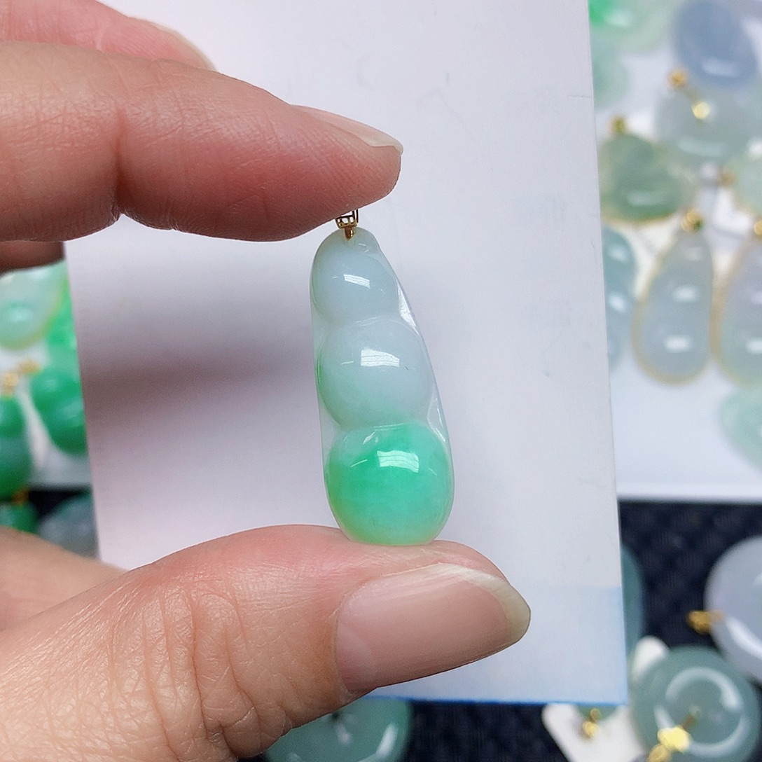 翡翠18K金镶嵌颈饰3489864